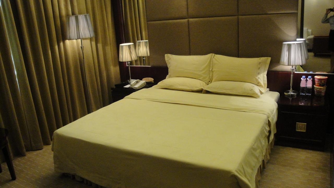 Harbour Metropolis Hotel ฝอซาน ภายนอก รูปภาพ